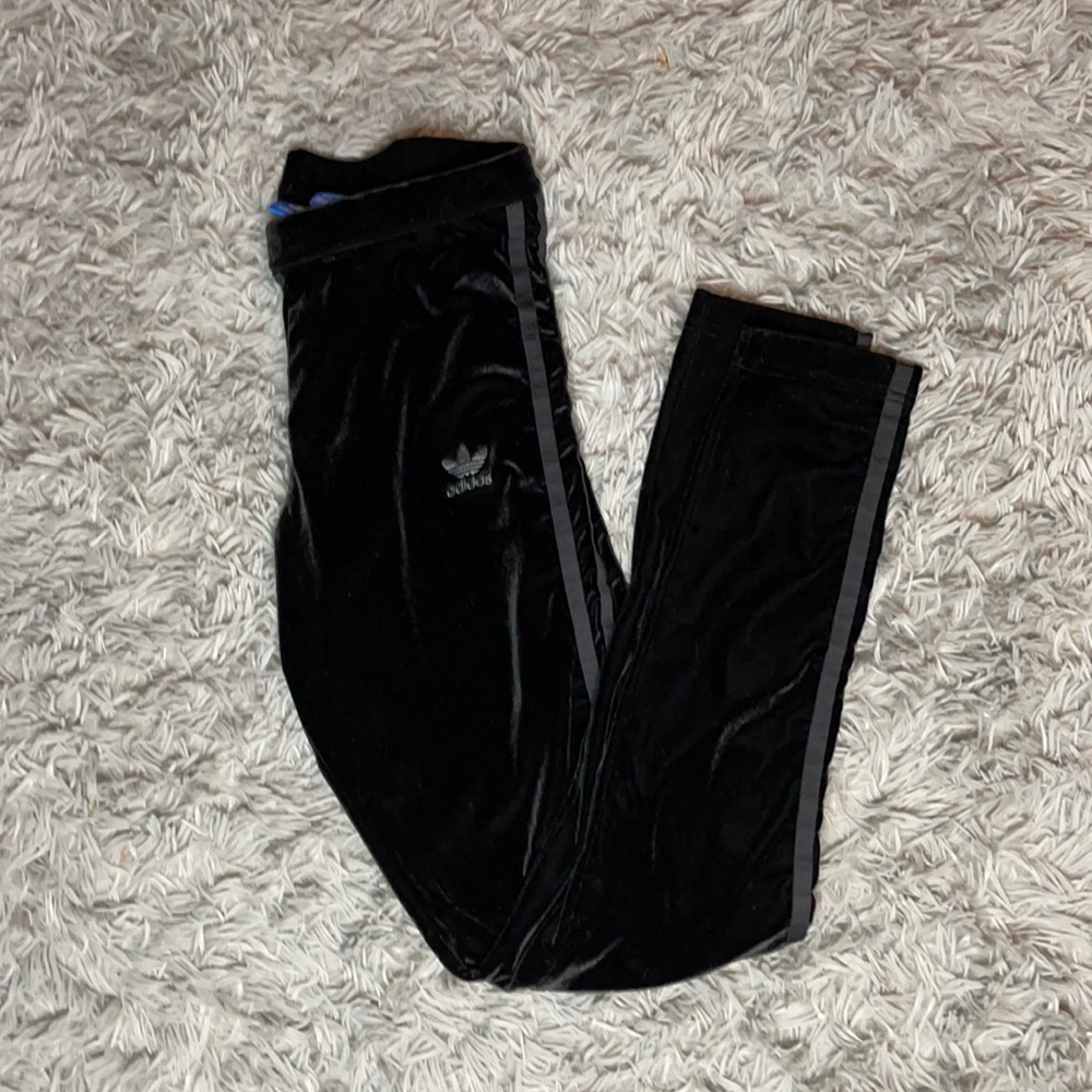 Addidas velour track leggings 🖤